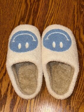 Cozy Cream Slippers with Blue Smiley Face